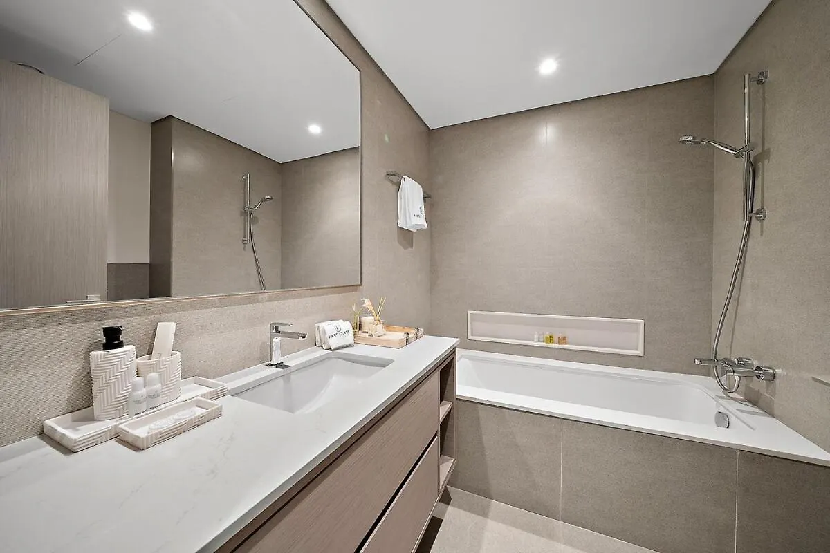 Apartment First Class 2Br Burj Khalifa & Fountain View Dubai